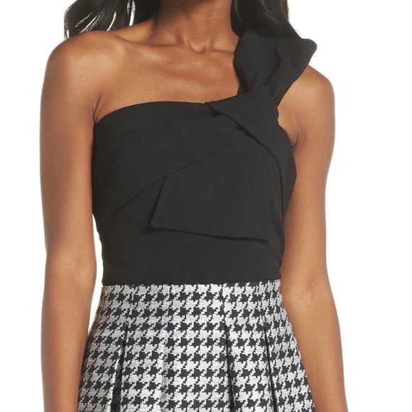 Eliza J Tops - Eliza J One-Shoulder Bow Detail Top